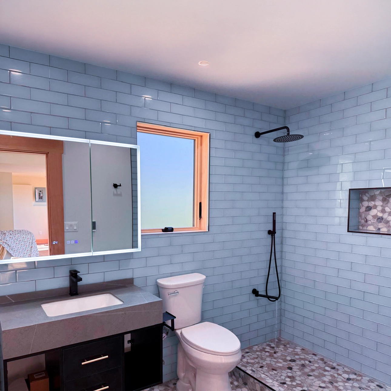 Bathroom Suite Image 2